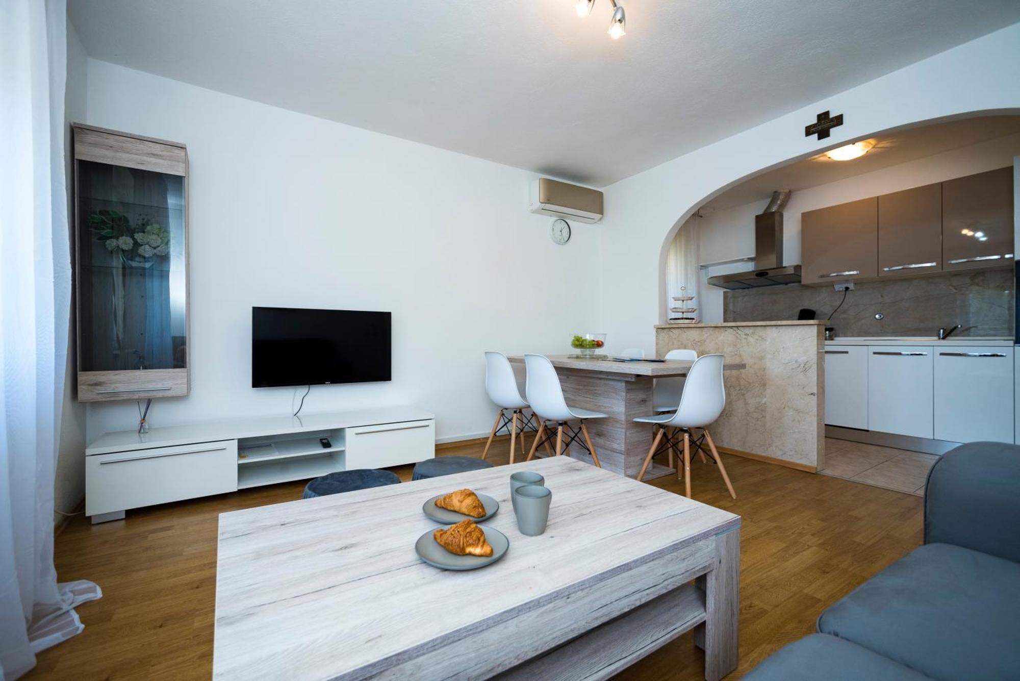 M&M Pelivan Apartments 索林 外观 照片